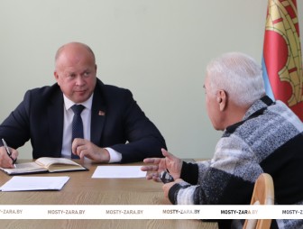 В топе обращений к главе Мостовского района Андрею Санько – жилищные вопросы