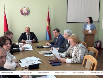 В Мостовском райисполкоме рассмотрели соблюдение антикоррупционного законодательства на ОАО «Рогозницкий крахмальный завод» и на предприятии бытового обслуживания