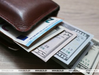 Обменять валюту станет проще: в Беларуси смягчают требования к платежеспособности банкнот