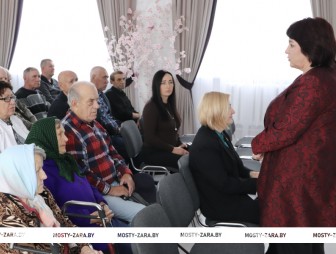 Цвет настроения – золотой! Проживающих Мостовского социального пансионата «Принеманье» поздравили с Днём пожилых людей