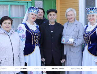 С добром и уважением: ветеран Великой Отечественной войны Мостовского района Николай Михайлович Бобко встречал гостей