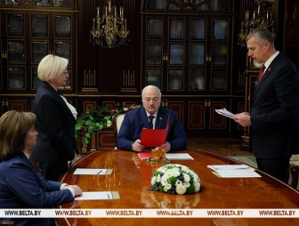 'Только вперед. Другого пути нет'. Лукашенко поручил не упустить в Беларуси отрасль легкой промышленности
