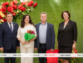Семья как рецепт счастья: в Мостах прошёл торжественный приём, приуроченный Неделе родительской любви