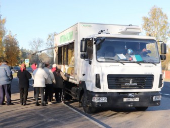 Рассказываем и показываем, как происходит торговое обслуживание жителей агрогородка Пески