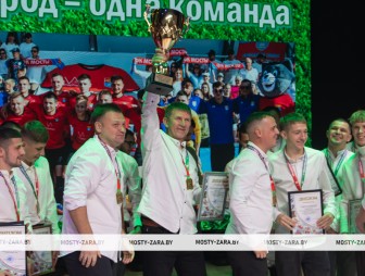 ФОТОФАКТ. В Мостах отпраздновали чемпионство местной команды по футболу