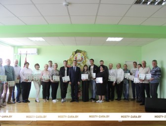 Там каждый профессионал. На ОАО «Мостовдрев» обновлена Доска почёта