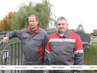 И новый мостик на остров. В Мостах благоустроили озеро по проспекту Юности