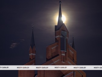 ФОТОФАКТ. 'Бобровая' луна и ноябрьский рассвет на Мостовщине