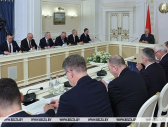 Лукашенко ответил американцам про ядерное оружие и рассказал, как будет барражировать 'Орешник'