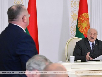 Лукашенко представили два варианта программы пятилетки, но без консенсуса. Какие вопросы ставит Президент?