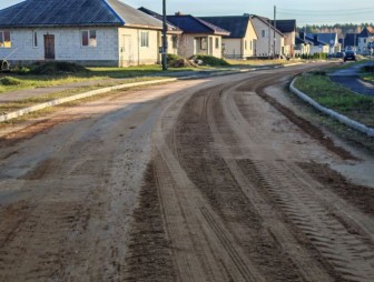 Было – ямы и выбоины, стало – ровное полотно. В кратчайшие сроки была выполнена заявка жителей улицы Лесопарковой г. Мосты