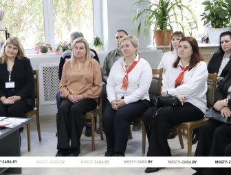 Как работает система точной навигации «Крокі на гукі» и как правильно общаться с незрячим человеком – узнали участники встречи в Мостах