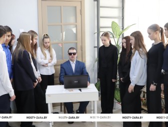 Мир за гранью темноты: учащиеся СШ№2 г. Мосты стали участниками тифлоквеста в рамках месячника «Человек с белой тростью»