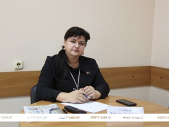 В Мостах провела приём граждан и прямую телефонную линию заместитель председателя Комитета государственного контроля Гродненской области Татьяна Слабыш