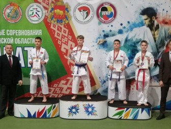 Сами с татами: мостовские каратисты вернулись с медалями областного первенства