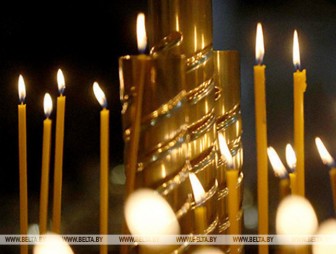 Православные верующие празднуют Введение во храм Пресвятой Богородицы