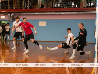 ФОТОФАКТ. МФК 'Мосты' продолжает побеждать в чемпионате области по мини-футболу