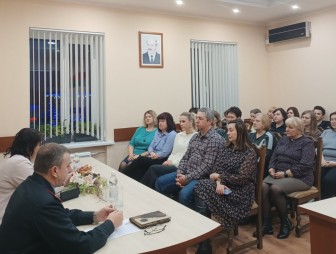 Группа информирования заместителя председателя Светланы Величко посетила трудовые коллективы Мостовщины