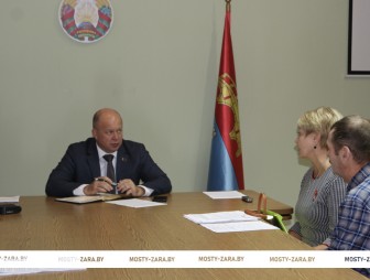 Председатель Мостовского райисполкома Андрей Санько провёл приём граждан