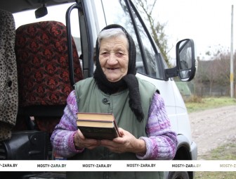 Взял в руки книгу – и нет одиночества. В отдалённых деревнях района можно встретить библиобус