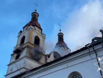 Спасатели ликвидируют пожар в костеле в Гродненском районе