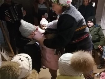 Чудеса под Новый год: как в работники музея в Гудевичах создают новогоднее настроение для своих гостей