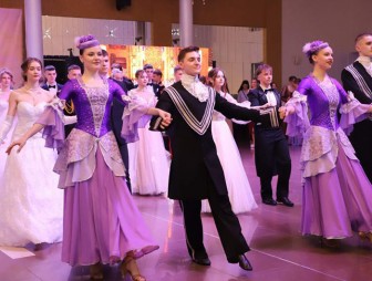 Талантливы во всем. Сорок пар юношей и девушек танцевали на областном балу для одаренной молодежи в Гродно