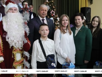 В новогоднем хороводе марафона добра «Наши дети» – талантливые и одарённые юные мостовчане