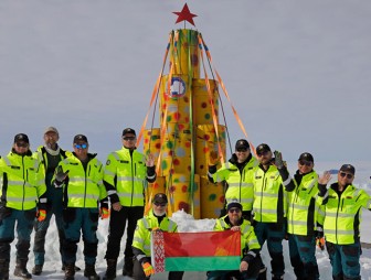 Белорусские полярники поздравили страну с Новым годом