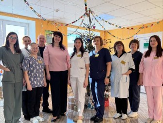 Сказочная новогодняя атмосфера с нотками ретро была создана в отделении общей практики Мостовской ЦРБ работниками отделения
