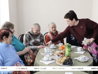 Адрес заботы и внимания: поздравления с праздниками принимали проживающие дома совместного самостоятельного проживания в аг. Зарудавье