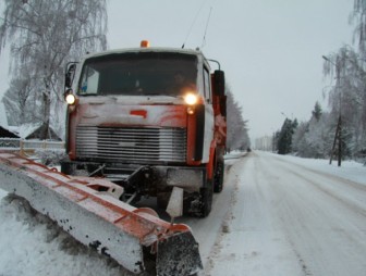 Мостовские дорожники  оперативно устраняют последствия снегопада