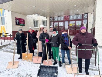 Сегодня расчистка снега продолжается