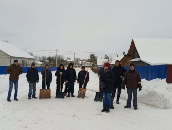 Любая помощь ко двору: лица, состоящие на различных видах учёта, также расчищали Мосты от последствий циклона
