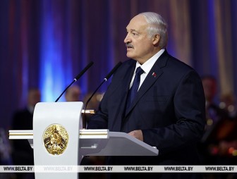 Александр Лукашенко про Год белорусской женщины: впервые выбрали не просто тему года, а его символ