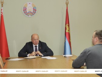 Председатель Мостовского райисполкома Андрей Санько провёл приём граждан