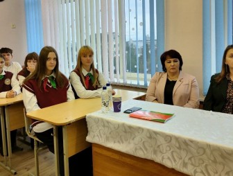 Какой будет Беларусь в будущем – мнением с молодёжью делится председатель Мостовского сельсовета, делегат VII ВНС Людмила Рогацевич