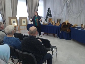 Волшебный мир Рождества: мостовчане познакомились с выставкой из фондов Гродненского государственного музея истории религии
