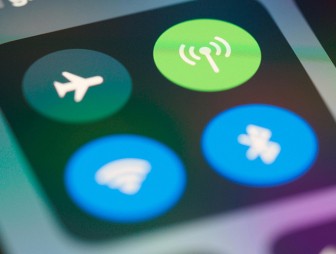 'Безлимиты никуда не исчезают'. В Минсвязи развеяли мифы о новом регулировании мобильного интернета