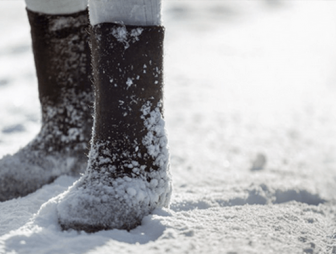 Как зима увеличила спрос на валенки и варежки