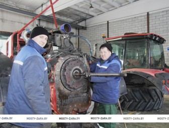 Жизнь на колёсах. Техцентр Мостовского ремзавода ведёт гарантийное сопровождение тракторов в хозяйствах восьми районов нашей области