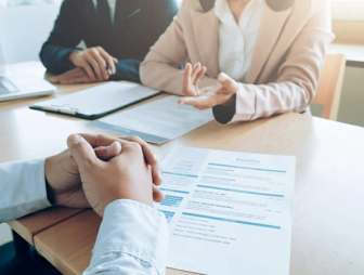 Нужны рабочие кадры: в Мостовском районе востребованы водители, швеи, продавцы, трактористы и операторы машинного доения