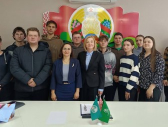 Условия труда и быта, социальные гарантии – ключевые темы встречи молодых специалистов ОАО «Мостовдрев» с лидером обкома профсоюза