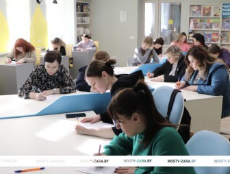 Гучыць роднае слова. Мастаўчане далучыліся да рэспубліканскай дыктоўкі, прысвечанай Міжнароднаму дню роднай мовы