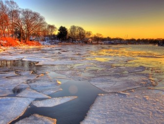 Осторожно! Тонкий лёд!