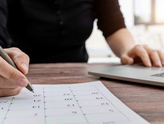 Сокращенные рабочие дни в 2026: когда белорусы уйдут с работы пораньше