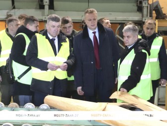 Из качественного сырья – качественная продукция. Эта тема была в центре внимания республиканского семинара, который прошёл на ОАО «Мостовдрев»