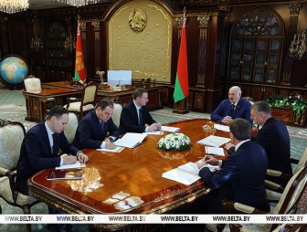 Александр Лукашенко принял доклад Нацбанка, выступив за здоровую конкуренцию в решении важных для страны вопросов