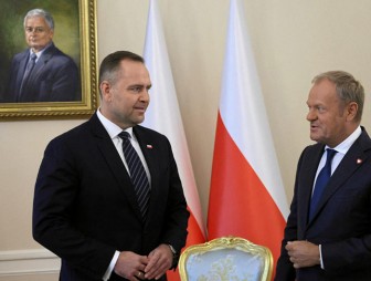 Опрос: поляки отмечают напряженность между Навроцким и Туском