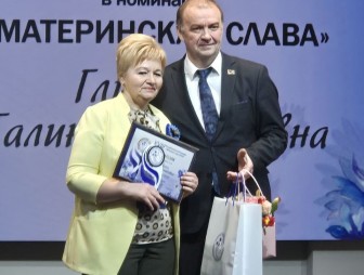 Мостовчанка Галина Глуткина - победитель республиканского конкурса 'Женщина года-2025' в номинации 'Материнская слава'.